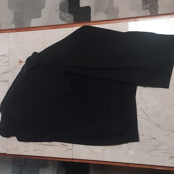 2- Project Social T. L.A.- Size M. Cropped Black & Gray Bell/Slit Sleeve Sweater - Picture 6 of 7